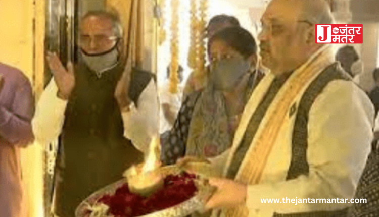 गुजरात में मनाया गया उत्तरायण पर्व जगन्नाथ मंदिर में दर्शन करने पहुंचे अमित शाह, लिया पतंगबाजी का लुत्फ