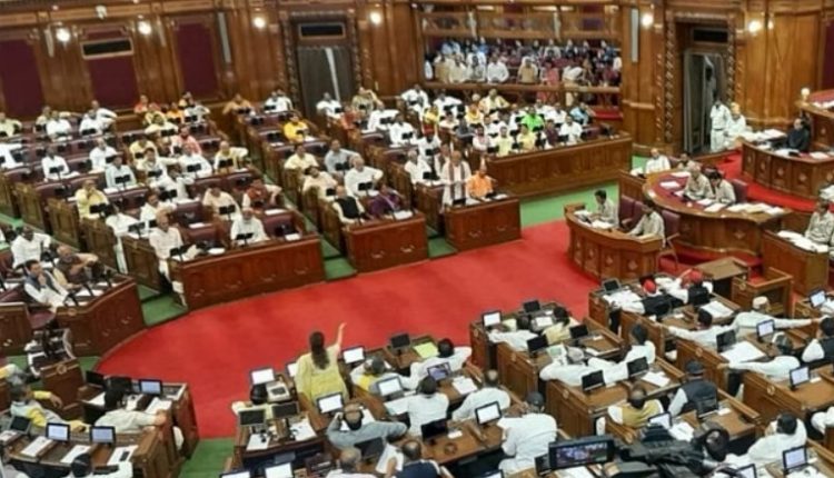 UP Budget Session: आज संयुक्त सत्र को संबोधित करेंगी राज्यपाल आनंदीबेन, 22 को पेश होगा बजट