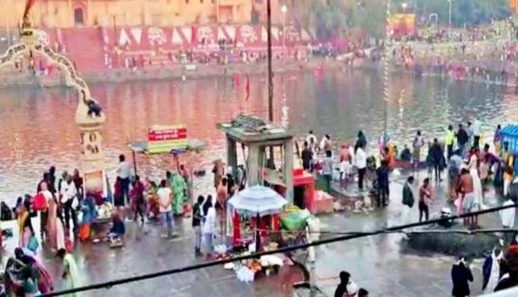 सोमवती अमावस्या: सूर्योदय होते ही सोमकुंड और रामघाट पर शुरू हुआ स्नान, 30 साल बाद बन रहा विशेष योग