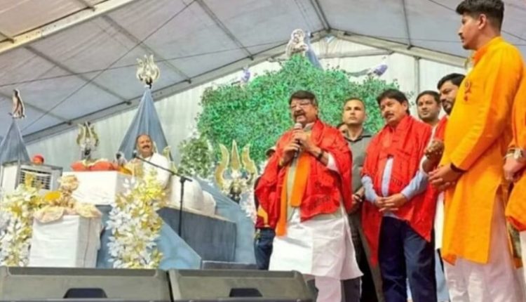 MP: प्रदीप मिश्रा के समर्थन में उतरे कैलाश विजयवर्गीय, बोले- आप बड़ा कार्यक्रम करें, जिम्मेदारी हम पर छोड़ दें