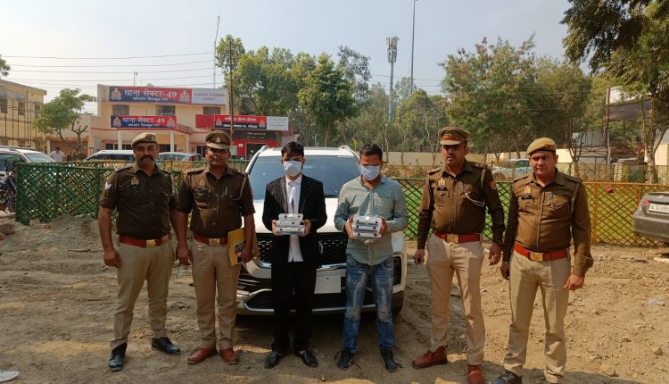 नोएडा पुलिस ने शादियों से मोबाइल चुराने वाले दो शातिर बादमाशों को किया गिरफ्तार