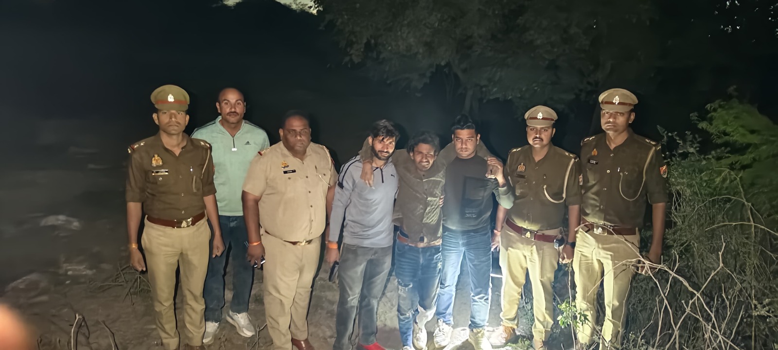 नोएडा पुलिस ने मुठभेड़ के बाद 50 हजार के ईनामी को किया गिरफ्तार